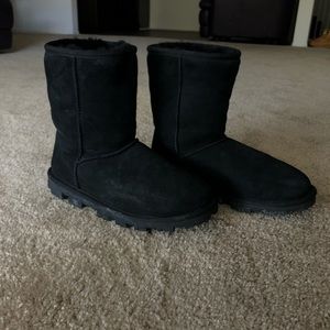 UGG Women’s Classic Short Boot